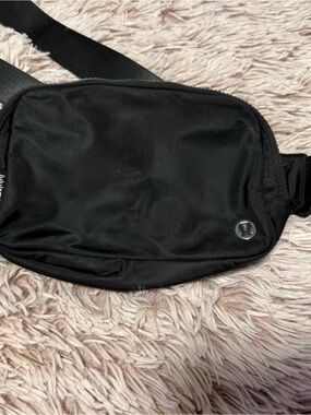 lululemon athletica belt bag large- long strap
